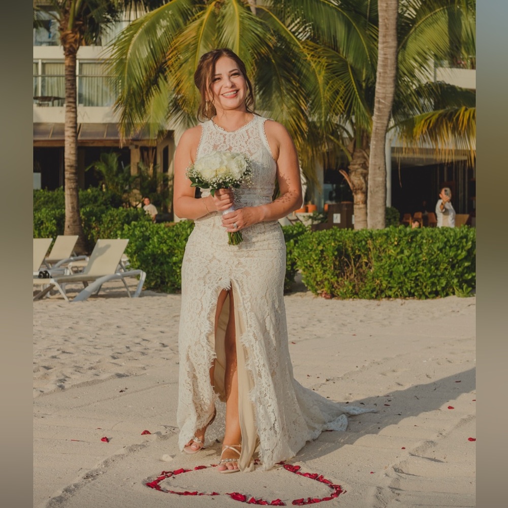 Lulu’s Lace mermaid Maxi Wedding Dress, free Sash included if interested!